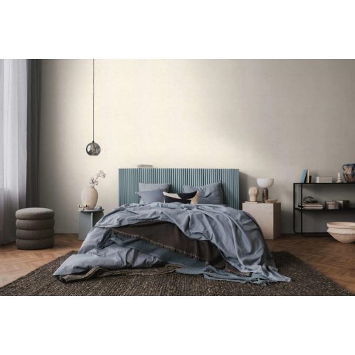 Antik pergamen vagy finoman koptatott mészkő? Mesteri mélységű beton minta törtfehér elefántcsont és homokszín tónus tapéta