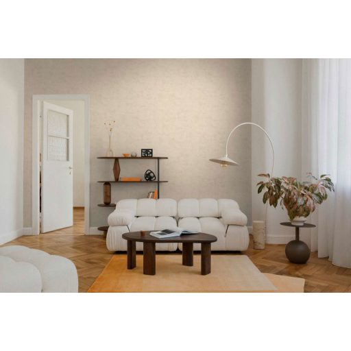 Antik pergamen vagy finoman koptatott mészkő? Mesteri mélységű beton minta lágy krémszín és bézs tónus tapéta