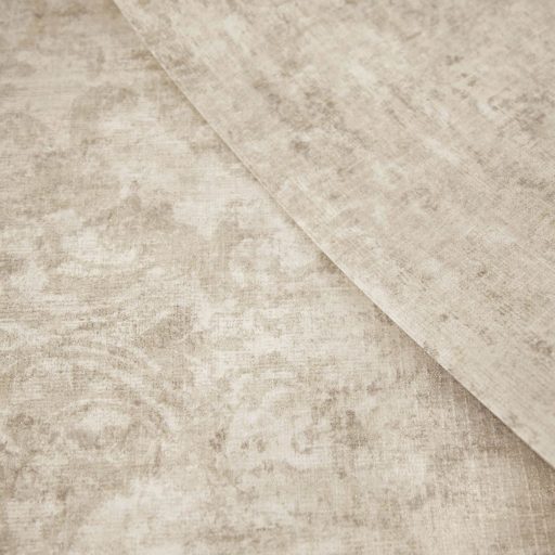 Rétegesen egymásra épülő gyöngyökkel díszített stilizált levél és virágmotívum világos bézs homokszín és szürkésbézs tónus tapéta