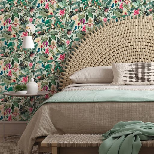 Elképesztően színes vibráló trópusi installáció fehér smaragdzöld rózsaszín zöld pink és türkiz tónus tapéta