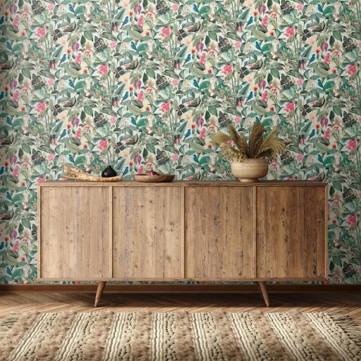 Elképesztően színes vibráló trópusi installáció fehér smaragdzöld rózsaszín zöld pink és türkiz tónus tapéta