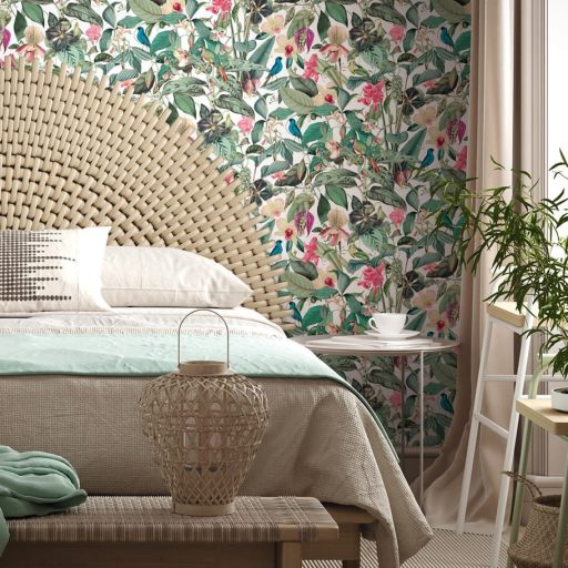 Elképesztően színes vibráló trópusi installáció fehér smaragdzöld rózsaszín zöld pink lila és türkiz tónus tapéta