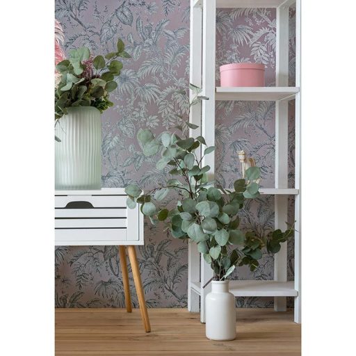 Trópusi növények levélzete textil háttéren rózsaszín szürke és ezüst tónusok fényes fémes hatás tapéta