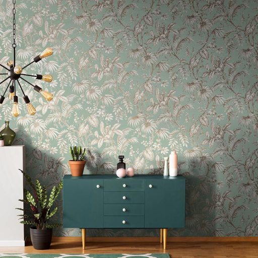 Trópusi növények levélzete textil háttéren zöld fehér és arany tónusok fényes fémes hatás tapéta