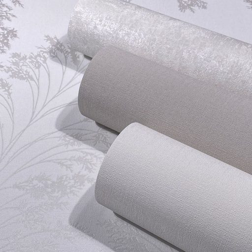 Filigrán réti fűmintázat textil háttéren fehér szürke és ezüst tónusok fényes fémes hatás tapéta