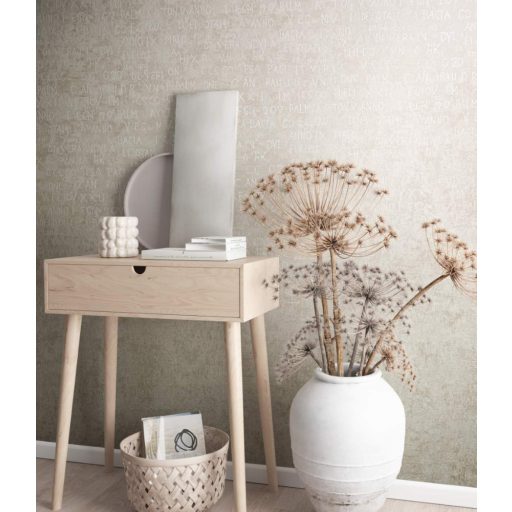 Misztikus írásjelek és szövegek beton/vakolt fal háttéren kézs és krémfehér tónusok fényes mintarészletek tapéta