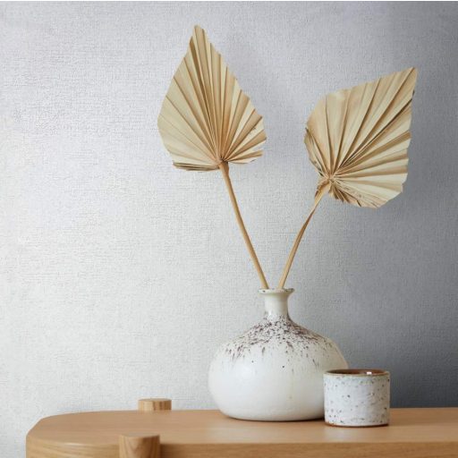 Strukturált kopott vakolat mintázata törtfehér és krémfehér tónusok finom mintafény tapéta