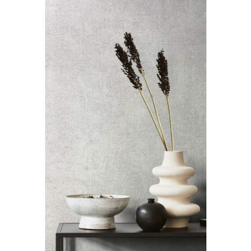 Strukturált kopott vakolat mintázata világosszürke krémfehér és ezüst tónusok finom mintafény tapéta