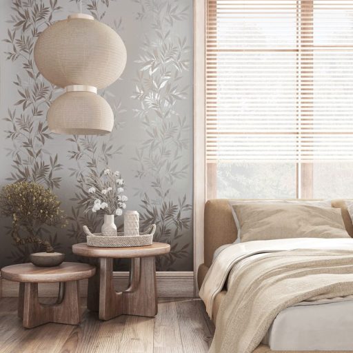 Finoman ívelő levélágak plasztikus és költői mintája fehér halvány bézs és szürkésbézs tónus finom fény tapéta