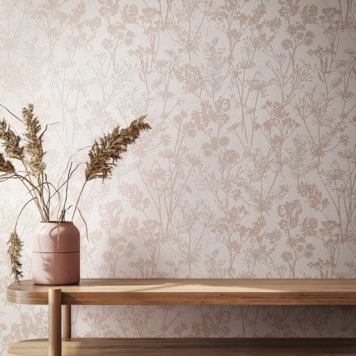 Természetes botanikai motívum - vadvirágok mintája krémfehér tejeskávé/capuccino és meleg bézs tónus finom fény tapéta