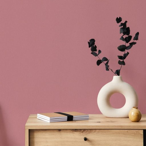 Finoman strukturált textilhatású minta mályva/mályvás-rózsaszín tónus tapéta