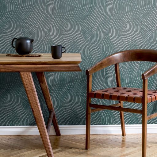 Esztétikus lágyan ívelő hullámformák mintája zöld/smaragdzöld és ezüstfehér tónus finom fény tapéta