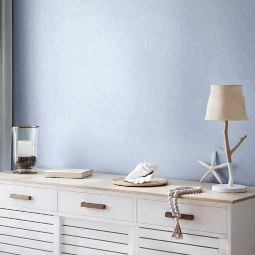 Finoman szőtt strukturált felületű egyszínű minta halvány égszínkék tónus tapéta