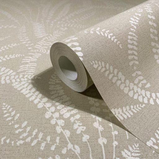 Herbárium lapjait idéző páfrányok lenyomata homokbézs és krémfehér tónus selyemfényű textúra tapéta