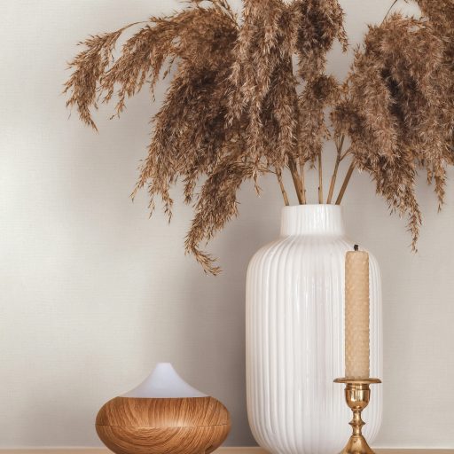 Vizuális csend és monokróm elegancia - vászonhatású egyszínű minta világos bézs tónus tapéta