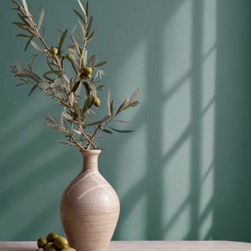 Finoman szőtt természetes egyszínű minta lágy tört zöld/zsályazöld tónus tapéta