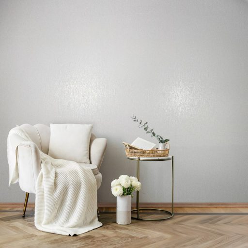 Finoman texturált természetes minta egyfajta grafikai fegyelemmel törtfehér gyöngyház és világosszürke tónus finom fény tapéta