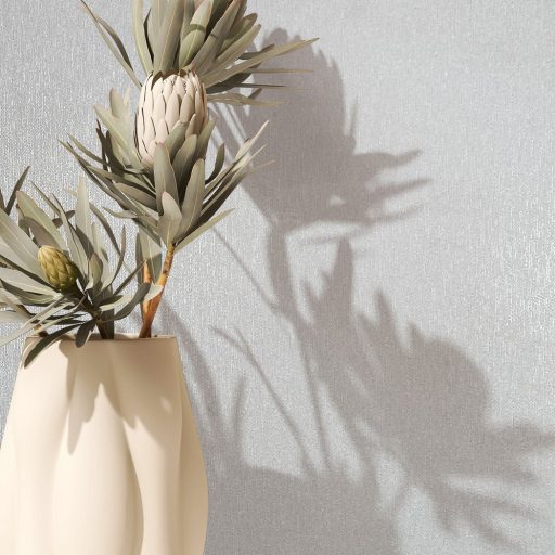 Finoman texturált természetes minta egyfajta grafikai fegyelemmel törtfehér gyöngyház és világosszürke tónus finom fény tapéta