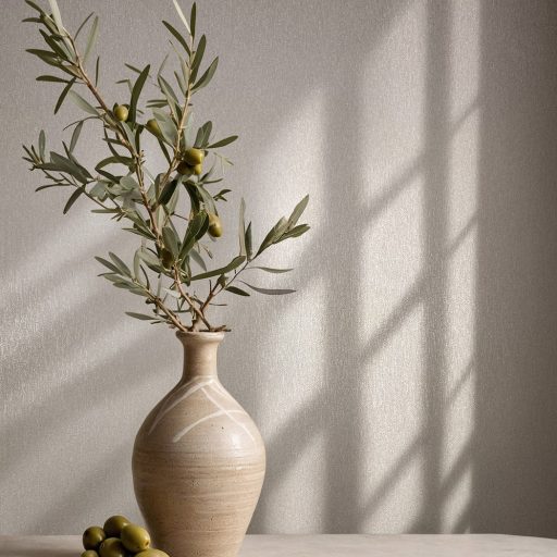 Finoman texturált természetes minta egyfajta grafikai fegyelemmel bézs szürke szürkésbézs és gyöngyház tónus finom fény tapéta