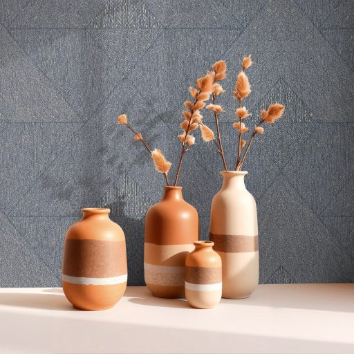 Finom árnyalt színvilágú geometriai minta lágy kontúrokkal kék/sötétkék arany/bézsarany és szürke tónus tapéta