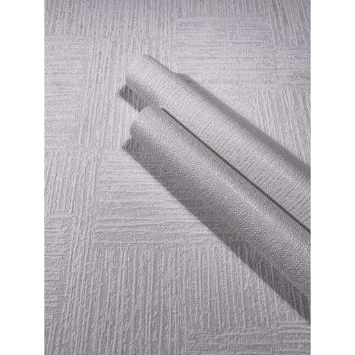 Dinamikus texturált geometriai minta különböző irányú ecsetvonás-szerű vonalakkal fehér gyöngyház és világosszürke tónus tapéta