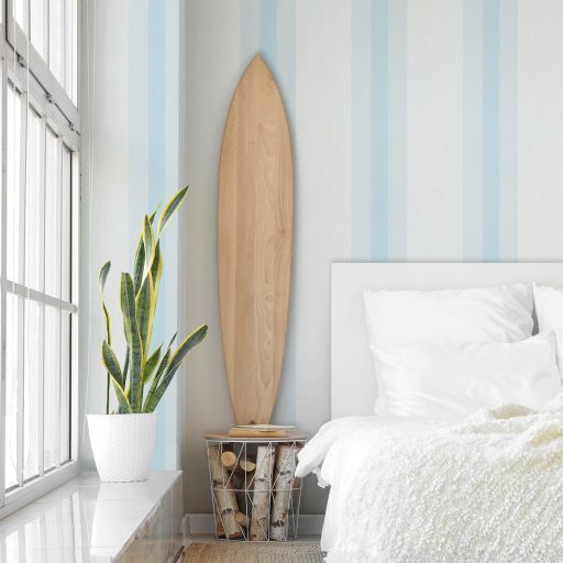 Tónusos csíkok váltakozó szélességben pasztell árnyalatban fehér és húvős égkék tónus tapéta