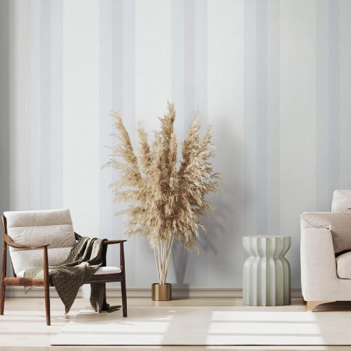 Tónusos csíkok váltakozó szélességben pasztell árnyalatban fehér szürke és hűvös ezüstös acélkék tónus tapéta