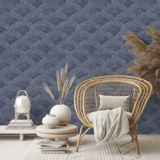 Texturált Art deco hatású legyezőminták a privát szférádban sötétkék farmerkék ezüstszürke jégkék és törtfehér tónus tapéta