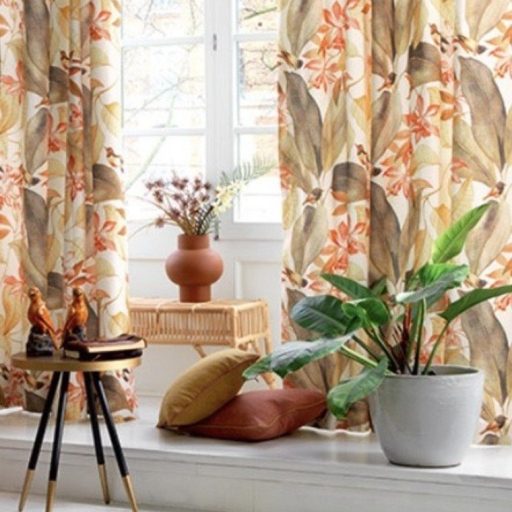 Casadeco Delicacy 85449555 TISSU BIRDSONG Natur Énekesmadarak egzotikus leveleken fehér sárga korall/narancs sötétszürke textil/dekoranyag