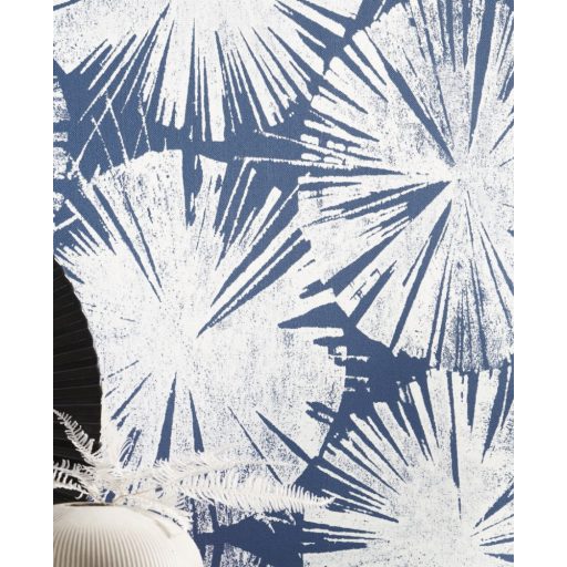 Grafikus stilizált tavirózsa virágok törtfehér indigókék tapéta