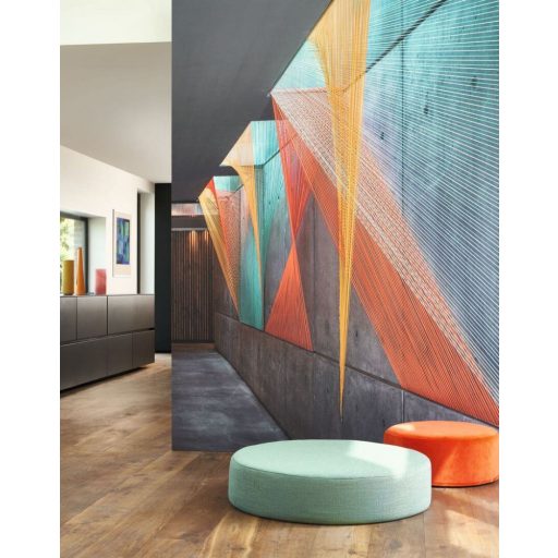 Casadeco Perception PRISM "L" 86566915 Prizma installáció egy brooklyni apartmanházból beton kék sárga falpanel