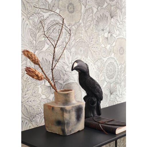 Egzotikus virágok és levelek szövevénye textil háttéren gyapjúfehér szürke bézs és fekete tónus tapéta