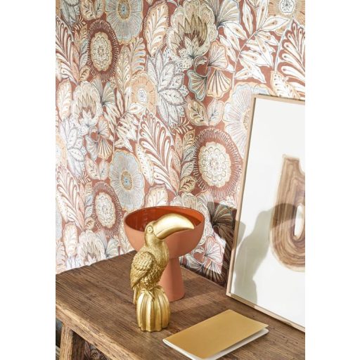 Egzotikus virágok és levelek szövevénye textil háttéren terrakotta bézs és szürke tónus tapéta