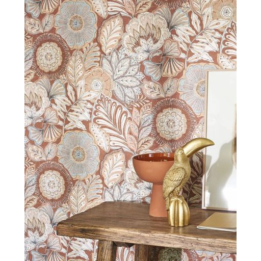 Egzotikus virágok és levelek szövevénye textil háttéren terrakotta bézs és szürke tónus tapéta
