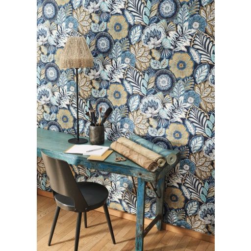 Egzotikus virágok és levelek szövevénye textil háttéren indigókék szürkésbézs türkizkék és kék tónus tapéta