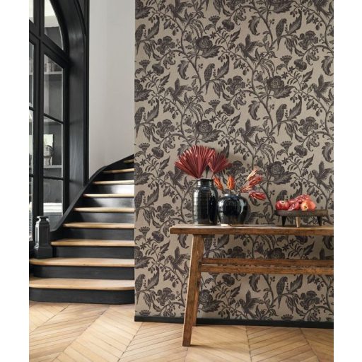 Nyers vászon alapon levelek és papagájok egzotikus mintája szürkésbarna és fekete tónus tapéta