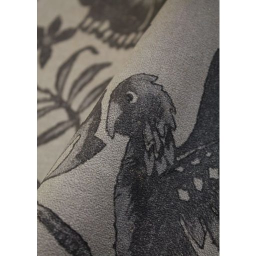 Nyers vászon alapon levelek és papagájok egzotikus mintája szürkésbarna és fekete tónus tapéta