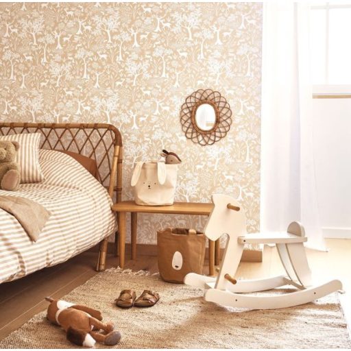 Séta egy költői erdőben illusztris társaságban teveszőrbarna/bézs és krémfehér tónus tapéta