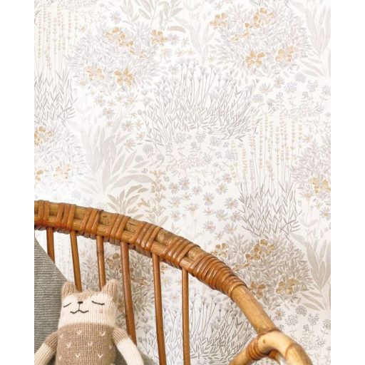 Elvarázsolt kert virágok sokaságával krémfehér szürke bézs és sárgásbarna tónus tapéta