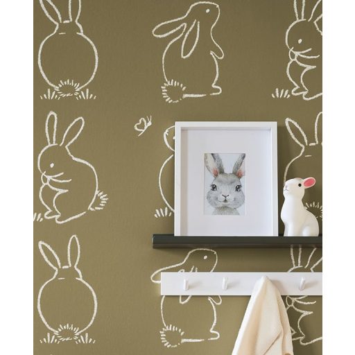 Bohóckodó vicces nyuszik akiket rabul ejt egy pillangó khakizöld és krémfehér tónus tapéta