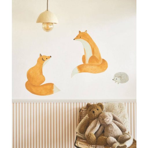 Barátságos rókák félénk sünivel fehér barna/rókavörös és szürke falmatrica