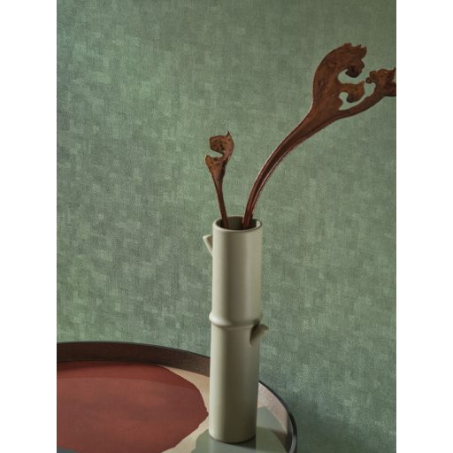 Szálakból kialakított texturált minta - láthat benne levélerezetet fakérget vagy akár ősi romot is erdőzöld tónus tapéta