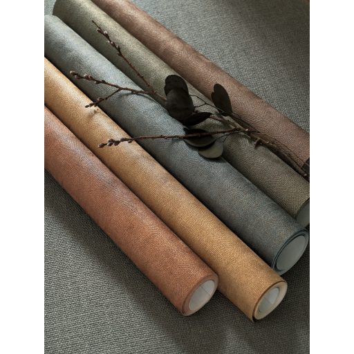 Szálakból kialakított texturált minta - láthat benne levélerezetet fakérget vagy akár ősi romot is fekete és arany tónus tapéta