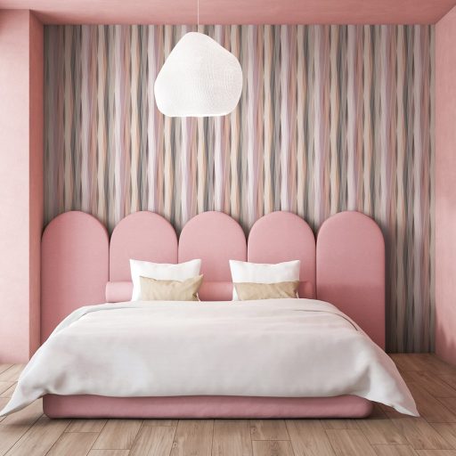 Hullámzó függönyszerű kissé boho csikos minta pasztell színskálán barack púderrózsaszín lila narancs szürke és bézs tónus tapéta