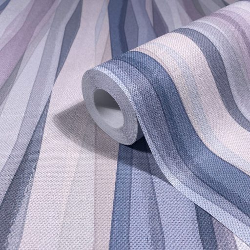 Hullámzó függönyszerű kissé boho csikos minta pasztell színskálán kék halvány lila krém szürke és bézs tónus tapéta