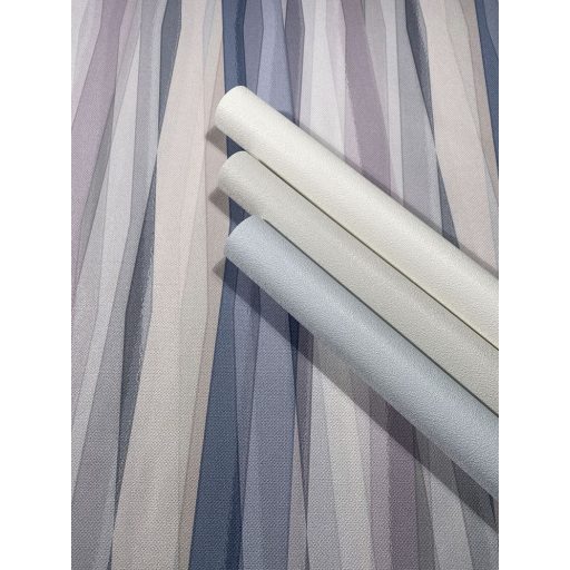 Hullámzó függönyszerű kissé boho csikos minta pasztell színskálán kék halvány lila krém szürke és bézs tónus tapéta