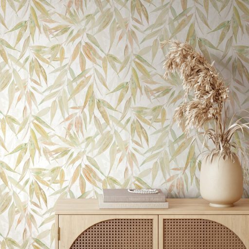 Akvarell technikával festett kopott és színátmenetes 3D bambuszlevelek krémfehér homokszín barack és aranysárga tónus tapéta