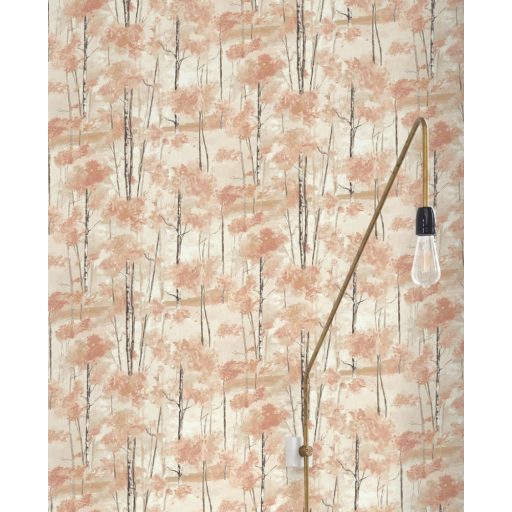 Sudár nyírfatörzsek foltszerű lombozattal skandináv természeti motívum bézs szürke őszi narancssárga és aranybarna tónus tapéta