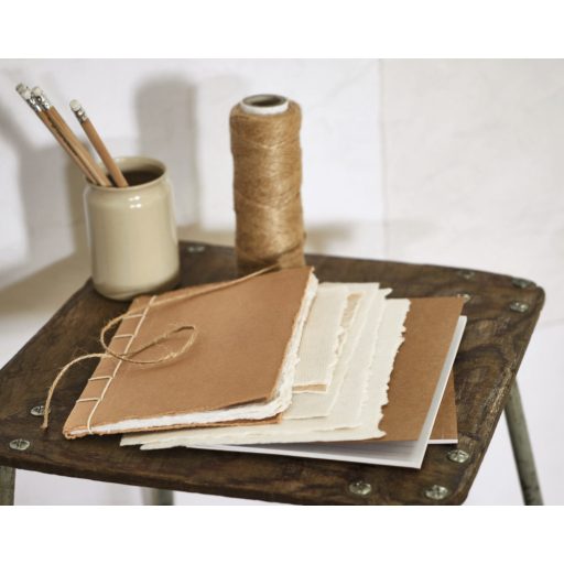 Betekintés a papírkészítés folyamatába - papírlapok szárítása kollázs kompozíció "L" fehér bézs szürke tónusok falpanel/digitális nyomat