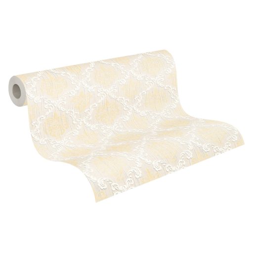 Kifinomult barokk díszítóminta textil háttéren krém fehér és aranysárga tónus fémes hatás tapéta